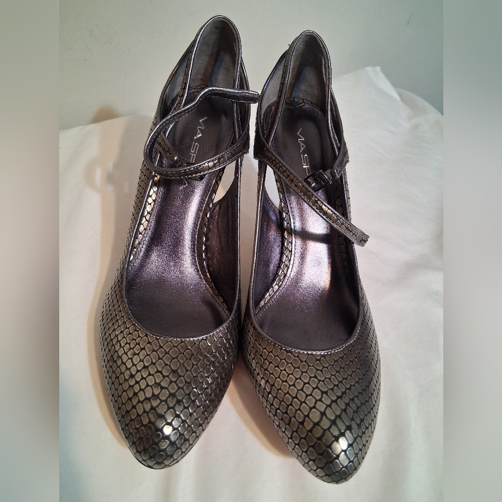 Via Spiga Metallic Ash Silver Snakeskin Embossed Heels Size 7.5M